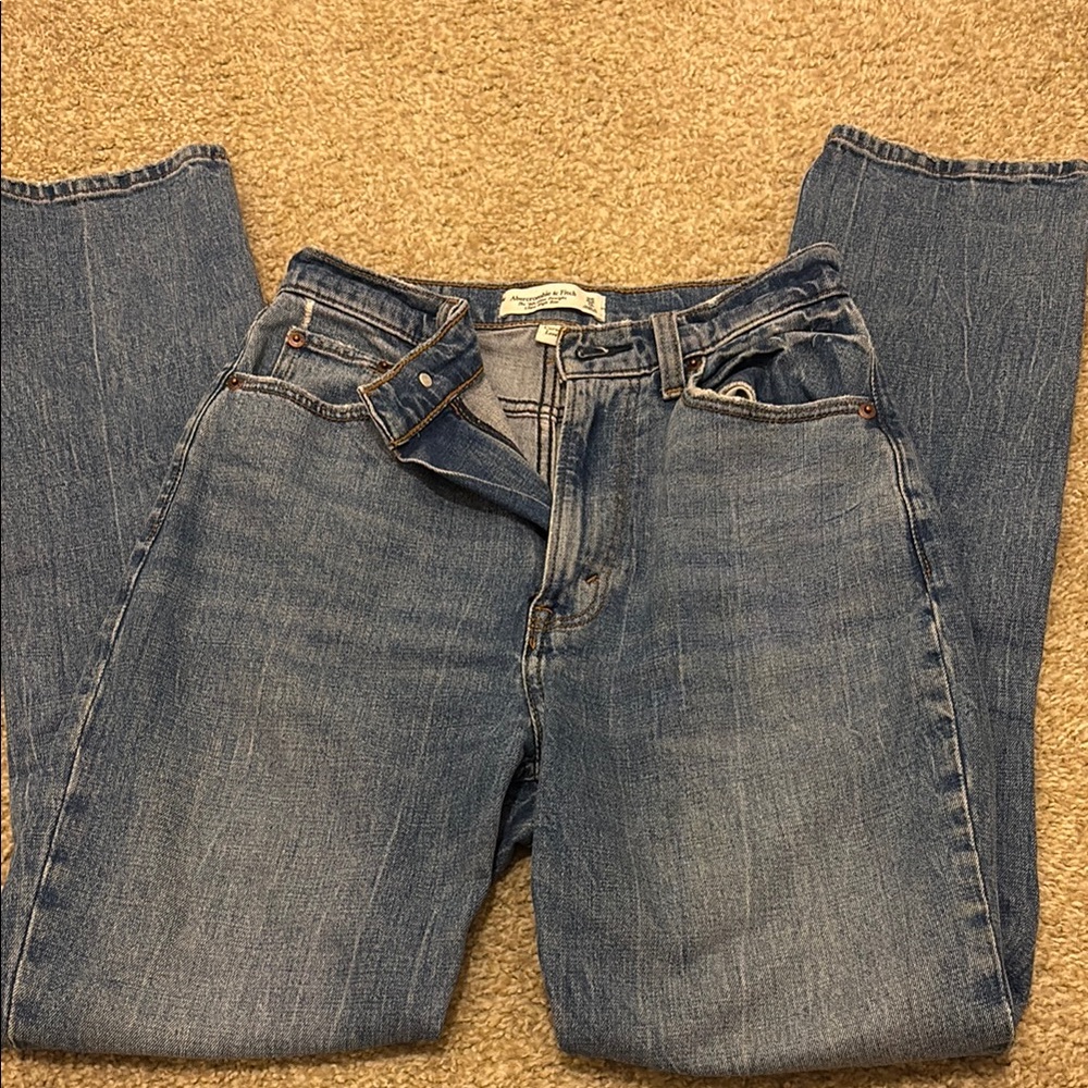 Abercrombie Ultra High Rise 90’s Slim Straight Jean